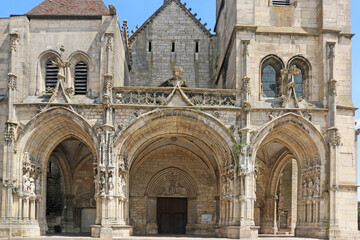 Obraz premium Church of Notre-Dame in Auxonne, France