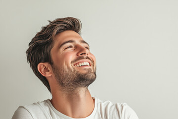 Obraz premium A close up of a man's face with his eyes closed