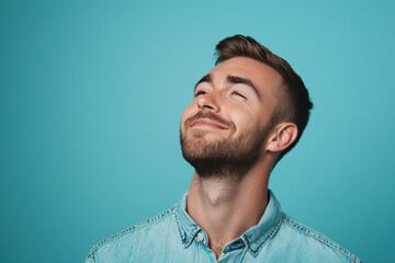 Obraz premium A close up of a man's face with his eyes closed