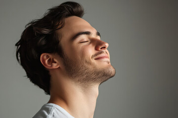 Obraz premium A close up of a man's face with his eyes closed
