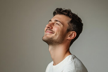 Obraz premium A close up of a man's face with his eyes closed