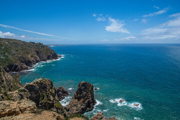 Cabo da Roca, il punto più occidentale d’Europa, un faro a picco sull’Oceano Atlantico, su falesie alte più di cento metri