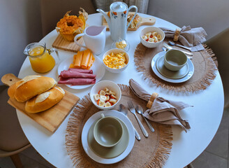 table setting for breakfast