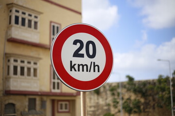 Obraz premium Speed signal of maximum twenty per hour