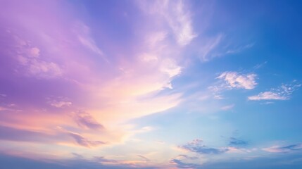 Fototapeta premium A serene sky at dusk, showcasing soft hues of purple and blue with wispy clouds.