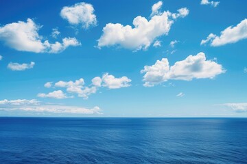 Fototapeta premium A serene ocean scene with cloudy skies