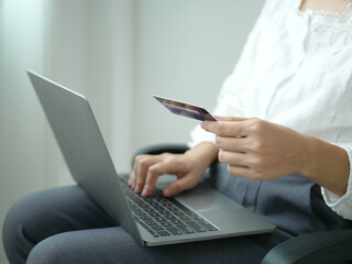 Asian business woman sitting and shopping online Sitting in a ch