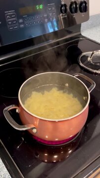 Boiling pasta