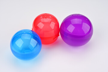 青、赤、紫のガチャボール