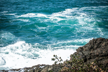 Wave smashing on the cliff