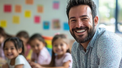 Obraz premium Smiling man with children in classroom environment.