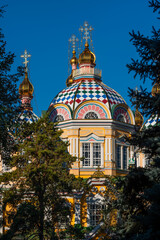 Obraz premium Domes of the wooden Ascension Cathedral, built in 1907 in the Kazakh city of Almaty