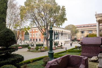 Obraz premium view of istanbul archeology museum garden