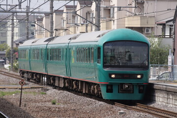 Obraz premium 上越線を走行する485系ジョイフルトレイン「やまなみ」_2010/5/4撮影