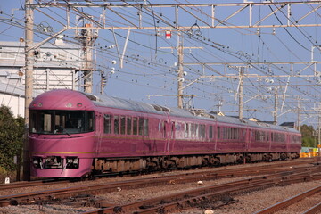 Fototapeta premium 東海道貨物線を走行する485系ジョイフルトレイン「宴」_2009/12/10撮影