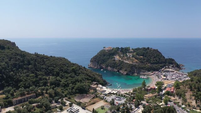 Bucht und Kloster Paleokastritsa auf der Insel Korfu  aus der Vogelperspektive
