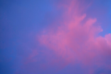 The sky has strange colors in the evening.