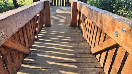 Obraz premium Wooden bridge to the observation deck