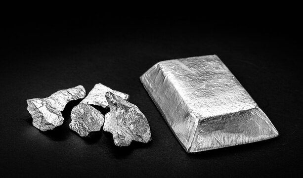 palladium bar, metal used in the electrical industry in electrom
