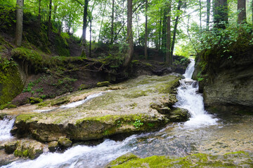 Obraz premium Die wundervolle Umgebung vom Geratser Wasserfall bei Rettenberg im Allgäu 