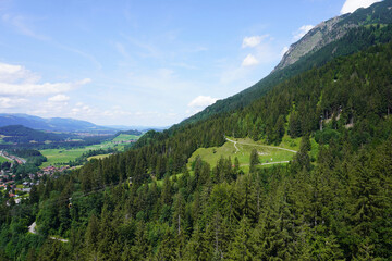Fototapeta na wymiar Blick auf die Bergwelt in Oberstdorf im Allgäu in Bayern