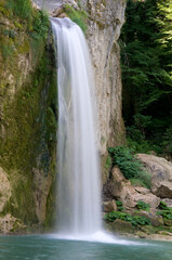 Obraz premium A drone view of Ilıca Waterfall in Pinarbasi, Kastamonu, Turkey 