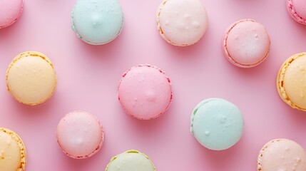Obraz premium Pastel macaron on light pink background or dessert cake macaron, Top view