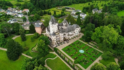 Keuken spatwand met foto Groen drone photo Colmar-Berg castle Luxembourg europe  © clemMTravel