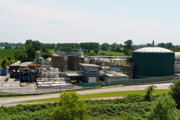 Fototapeta premium A Day in the Life of an Industrial Park: A Glimpse Into the Heart of Modern Manufacturing