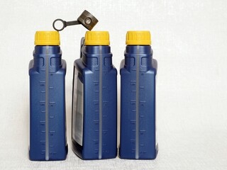 Small pistons ,three containers with car oil.