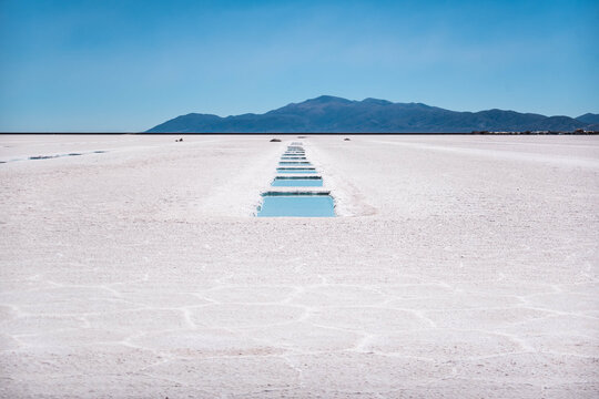 Relieves y tramas de las Salinas Grandes en Jujuy, Argentina. Un paisaje &uacute;nico en el norte del pa&iacute;s visitado por turistas de todo el mundo. 