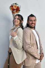 Pareja felizmente casados y enamorados