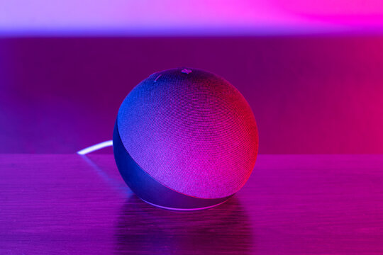 Alexa Echo dot 5 Generation Voice assistant, home speaker, smart speaker with RGB Light blue - magenta lighting 
