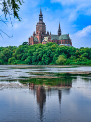 Obraz premium Marienkirche und Frankenteich in Stralsund