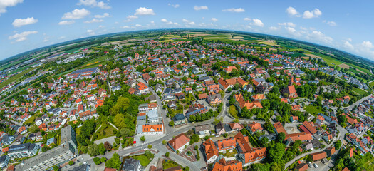 Die schwäbische Stadt Buchloe im Landkreis Ostallgäu im Luftbild