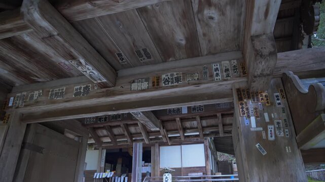 Footage of the Daikokuten shrine at Ishiyama-dera Temple, Shiga, Japan, believed to enshrine a deity revealed in 1024. The video tilts down from the top, capturing the shrine from outside the gate.