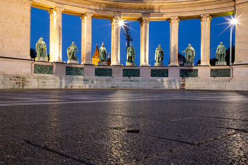 Fototapeta premium heroes Square in Budapest at night