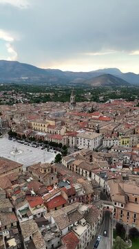 Sulmona, provincia dell'Aquila, Abruzzo, Italia.
Il centro storico e la piazza principale della citt&agrave; vista dal drone.
