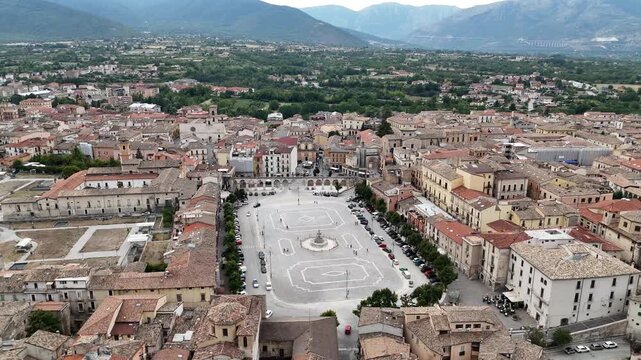 Sulmona, provincia dell'Aquila, Abruzzo, Italia.
Il centro storico e la piazza principale della citt&agrave; vista dal drone.
