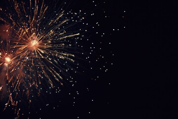 Fototapeta premium Golden Fireworks Display Against a Dark Night Sky