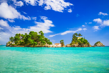 Obraz premium Parga, Greece. Beautiful turquoise waters on coastal town of Epirus, Greek holidays.