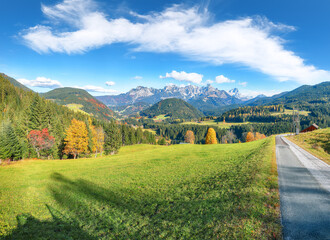 Obraz premium Fabulous view of Alpine green fields and mountains near St. Martin am Tennengebirge.