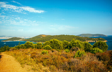 Obraz premium landscape with sea and islands under large blue sky istanbul