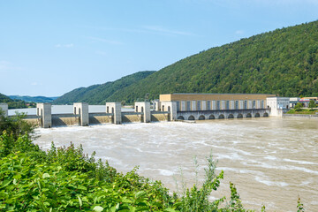 Laufwasserwerk Jochenstein an der Donau bei Passau in Niederbayern