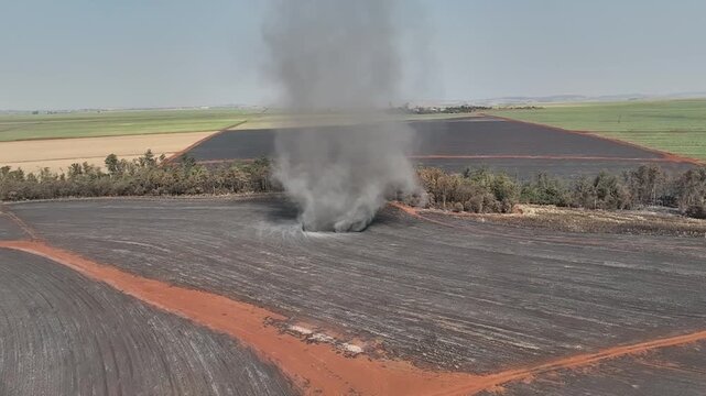 Super efeito da natureza sobre uma grande queimada no Paran&aacute;