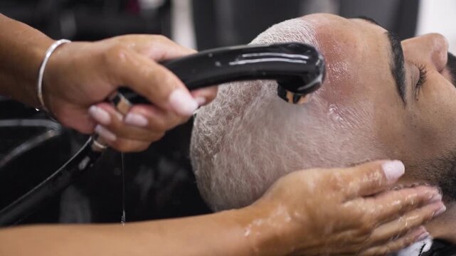 african american client and hairdresser hair dyeing, washing hair in hairdressing salon_4.MOV