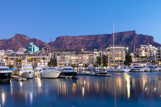 V&A (Victoria and Alfred) Waterfront and Table Mountain, Cape Town, Western Cape Province, South Africa, Africa