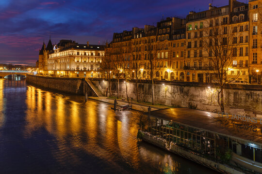 La Conciergerie at Seine River, Ile de la Cite, Ile Saint-Louis, Paris, Ile de France, France
