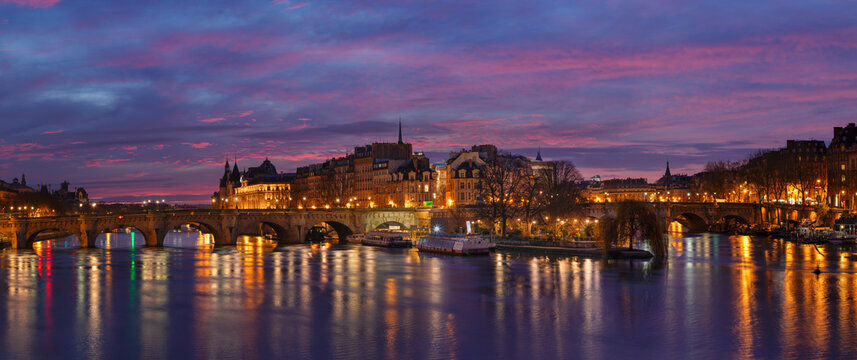 Pont Neuf and Ile de la Cite, Ile Saint-Louis, Paris, Ile de France, France