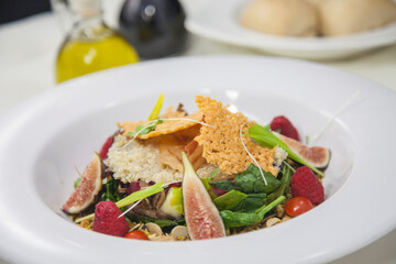 Ensalada con Chicharron, Platillos de Cocina Exotica Mexicana